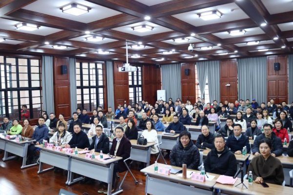 擒牛宝配资 医疗行业专家及企业代表齐聚一堂，共就DeepSeek在医疗健康领域的应用实践与潜力展开交流